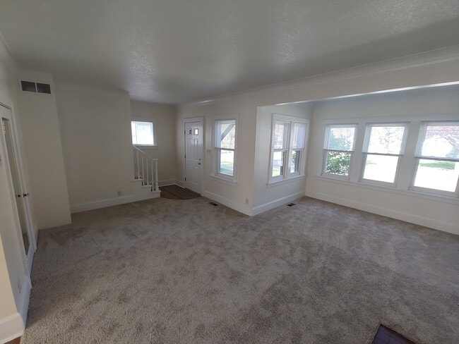 Building Photo - 712 4th St NW