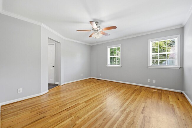Building Photo - Modern Updates in this Classic 3bedroom/2.5 Bath Home in Erwin