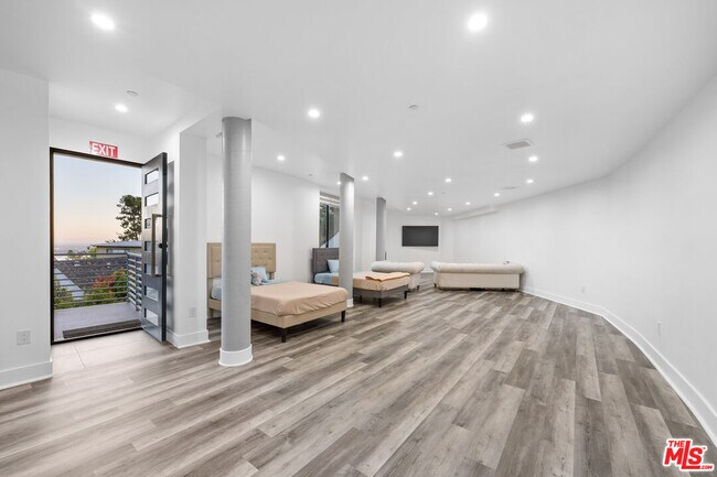 Building Photo - 6181 Temple Hill Dr