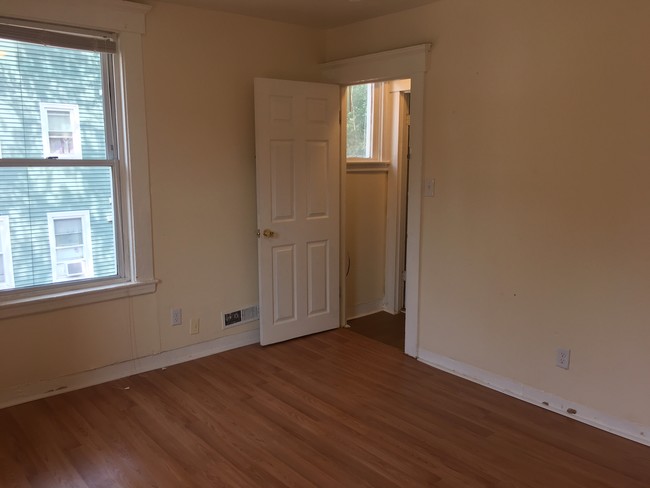 Building Photo - 86 Adeline St