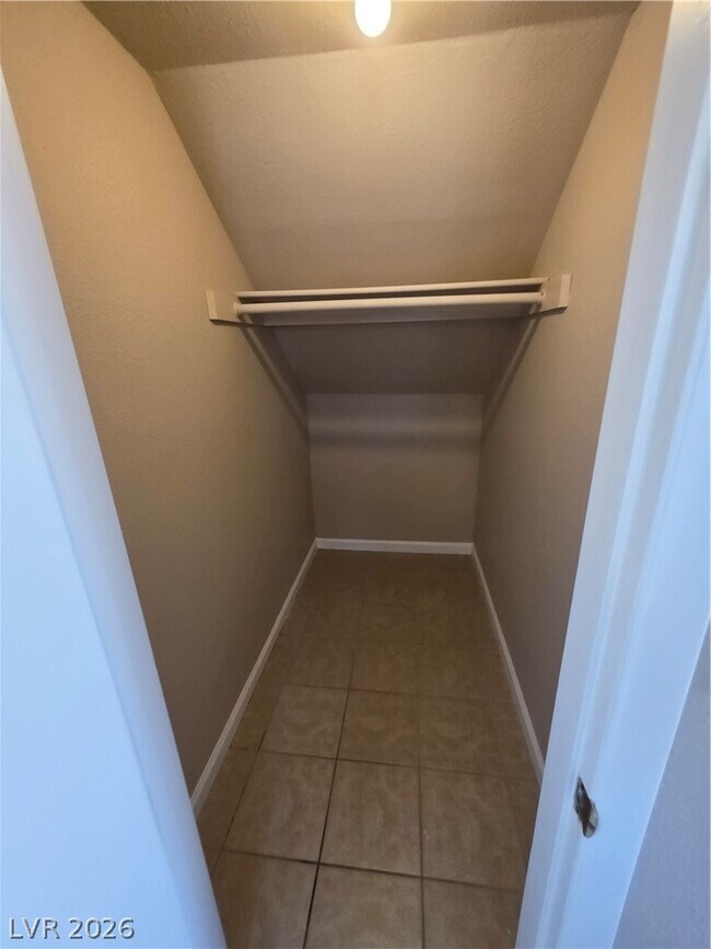 Building Photo - 1745 Mt Hood St