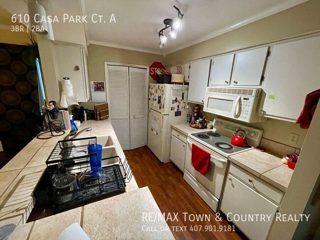 Building Photo - 610 Casa Park N Ct