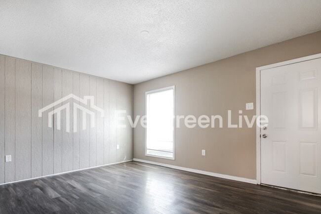 Building Photo - 5267 Broken Oak Dr