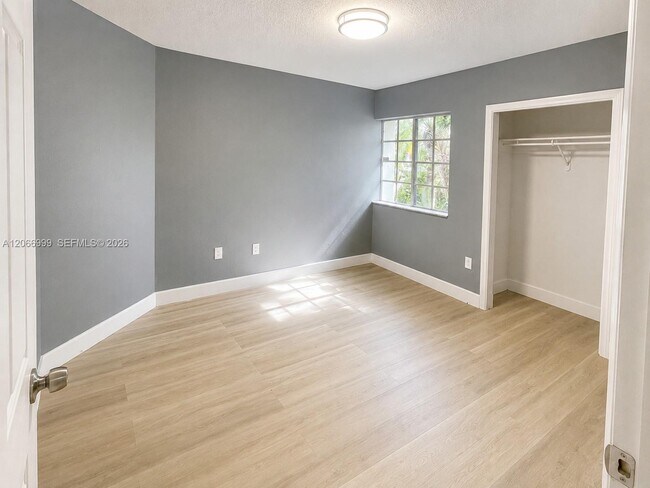 Building Photo - 13923 SW 151st Ave