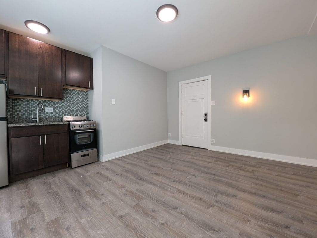 Building Photo - 4546 N Damen Ave