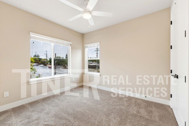 Building Photo - 8931 Fair Oaks Blvd