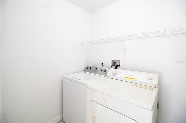 Building Photo - 667 Downing Cir
