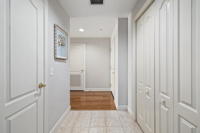 Building Photo - 195 14th St NE