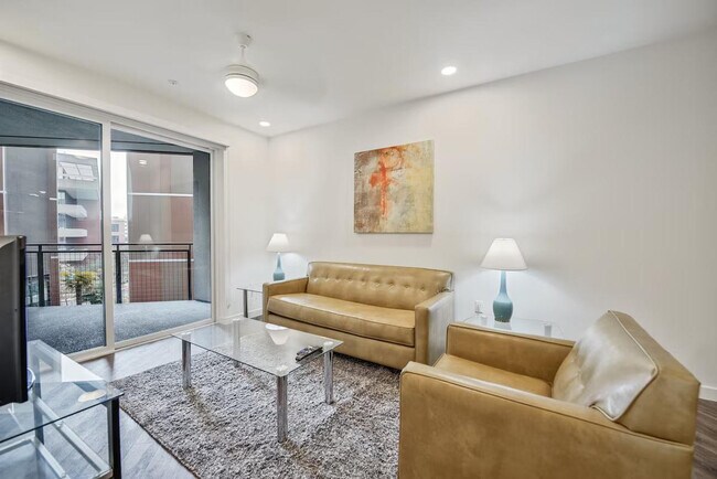 Building Photo - 375 Camino De La Reina