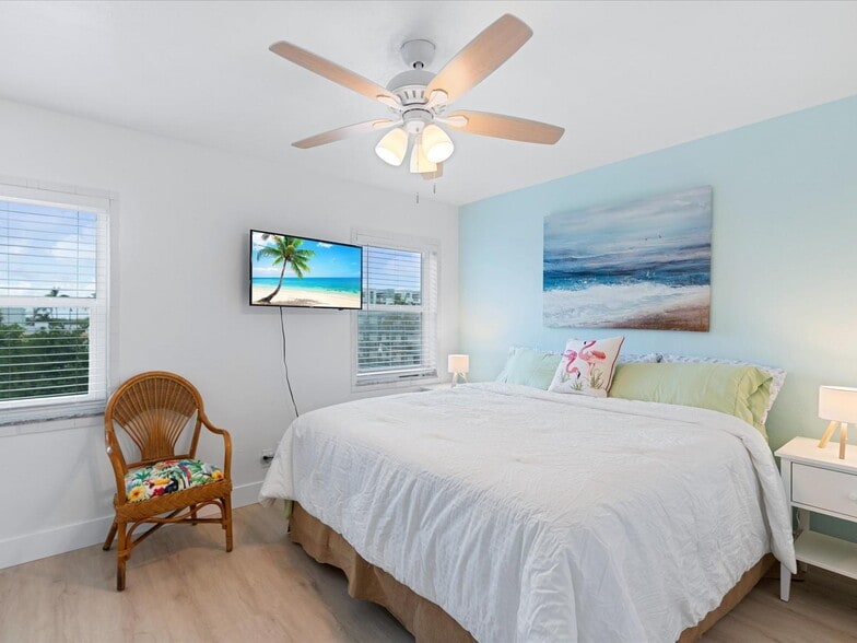 Building Photo - 2600 N Surf Rd