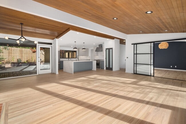 Building Photo - 4148 Boulevard Pl