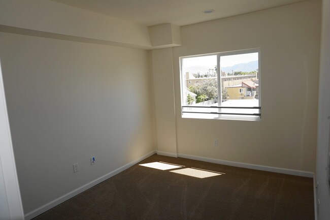 Building Photo - 9126 Langdon Ave
