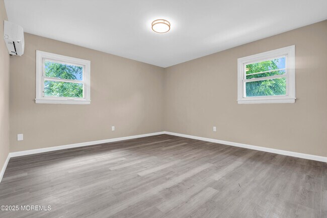 Building Photo - 1105 Comstock St