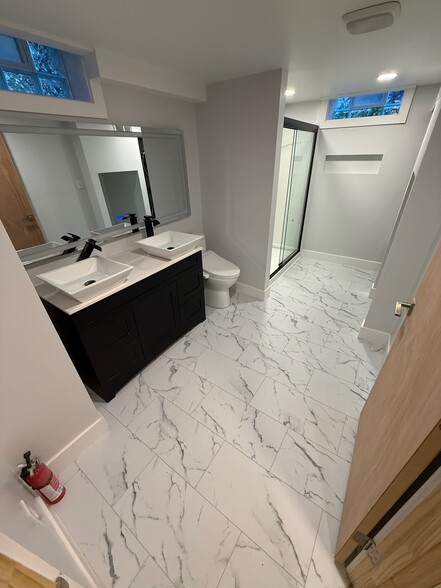 Building Photo - 1103 Ravenwood Ave