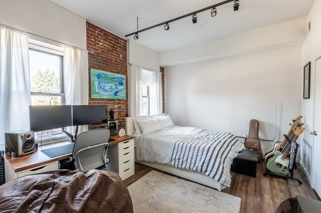 Building Photo - Spacious 2 Bedroom/2 Bath in Lawrenceville