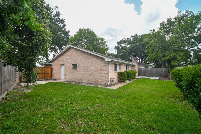Building Photo - 12939 Westmere Dr