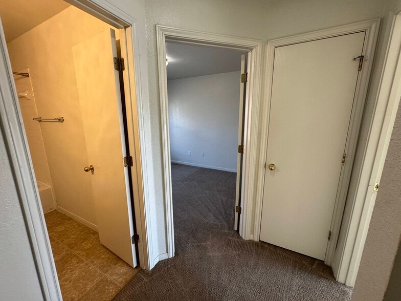 Building Photo - 404 Brittney Way