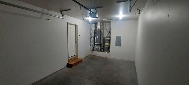 Building Photo - MP132 - 14418-14420 E Heroy