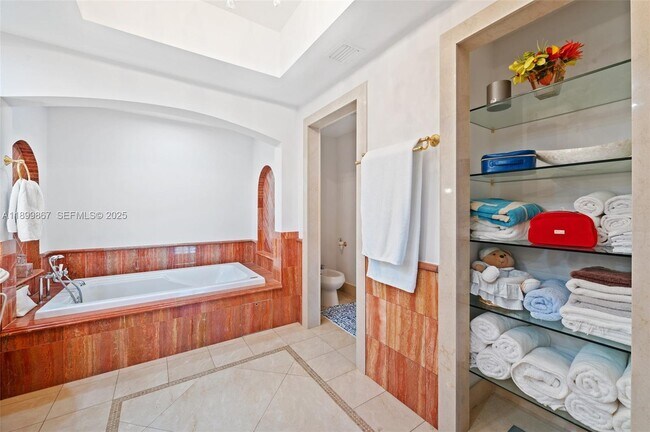 Building Photo - 17875 Collins Ave