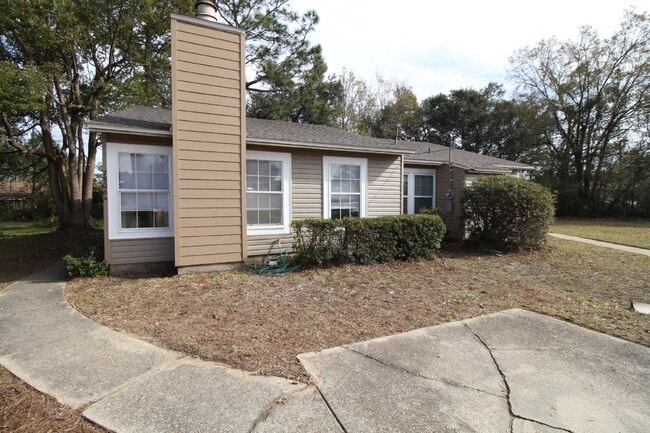 Building Photo - Spacious 2-Bedroom, 1-Bath Duplex Near Sch...