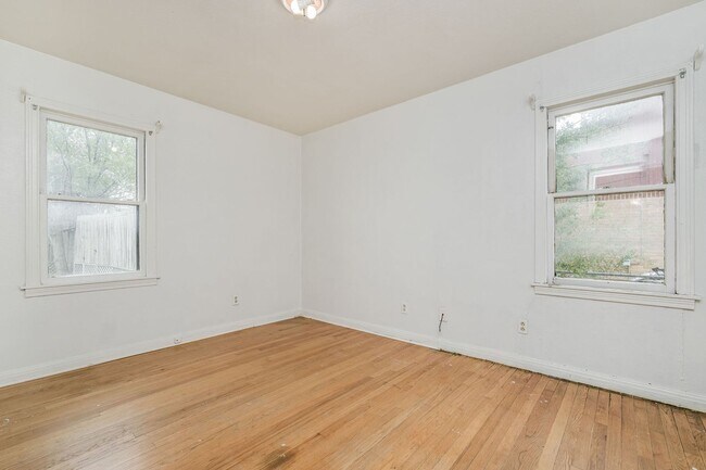 Building Photo - 3609 S Travis St