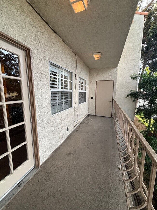 Building Photo - Beautiful 2 Bed / 2 Bath Condo for Rent in Long Beach!