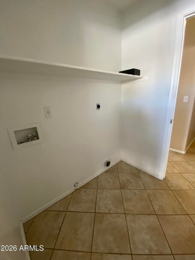 Building Photo - 2033 E Saratoga St