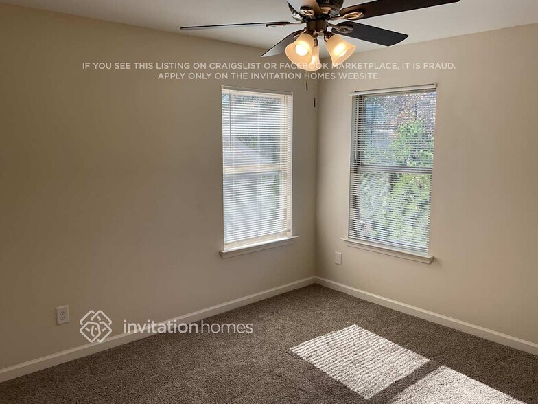 Building Photo - 319 Village Broad St