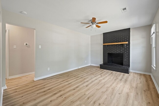 Building Photo - Completely Renovated 4 Bedroom/2 Bath Property off of Staples Mill Rd.! ****Available Beginning o...