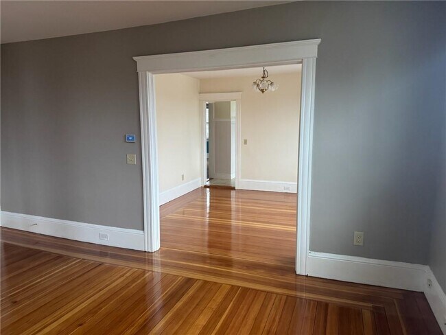 Building Photo - 15 Freeborn St