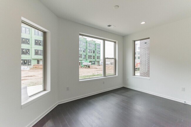 Building Photo - 3111 Parkview Walk