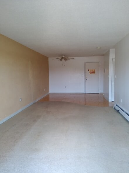 Building Photo - 22 Kenmar Dr