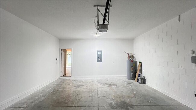 Building Photo - 16048 Yelloweyed Dr