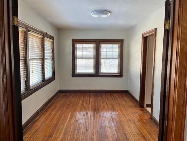 Building Photo - 361 Cliffside Dr