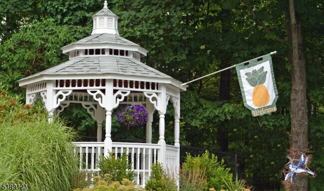 Building Photo - 2 Richmond Rd