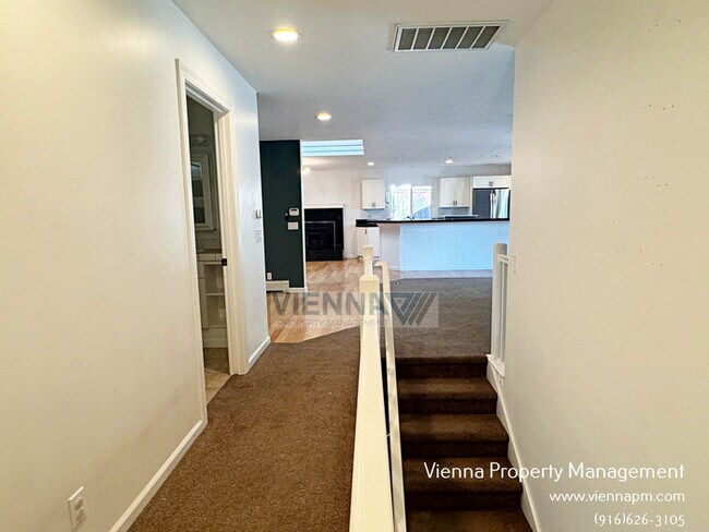 Building Photo - Beautiful Loomis Solar Home with Pool and Spa!!