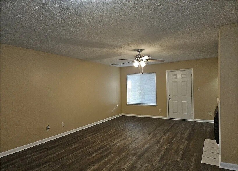 Building Photo - 3375 Galleria Dr