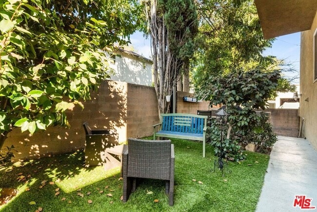 Building Photo - 11585 Riverside Dr