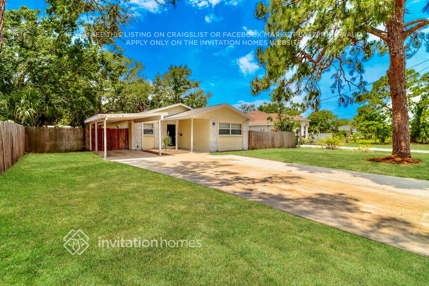 Building Photo - 2512 Casilla Wy S