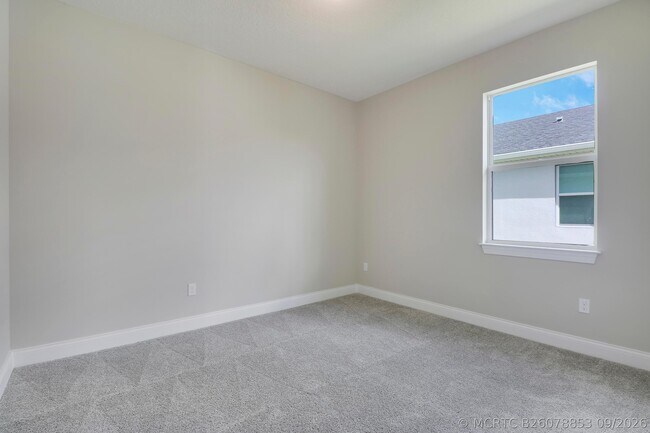 Building Photo - 6545 Cloverdale Ave