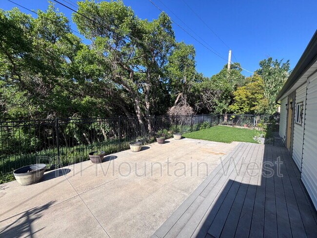 Building Photo - 985 Horsley Cir