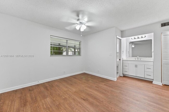 Building Photo - 10789 N Military Trl