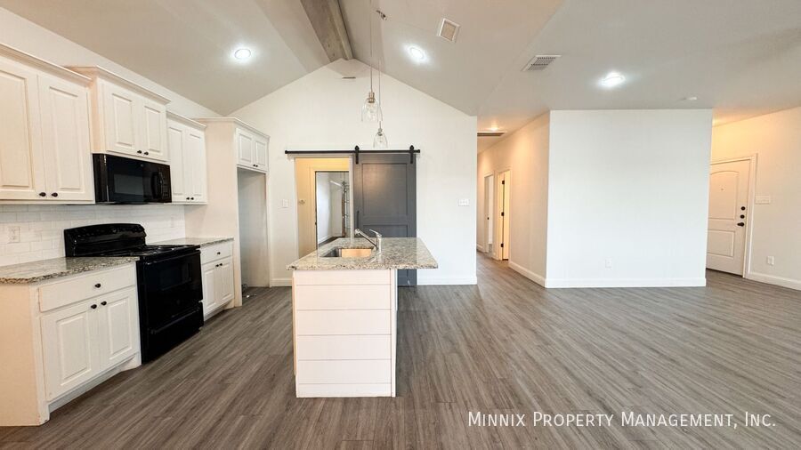 Building Photo - 2009 102nd St