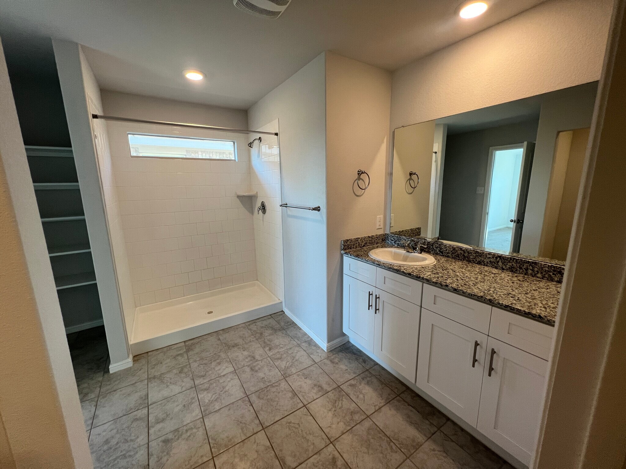 Building Photo - 829 Peighton Dr