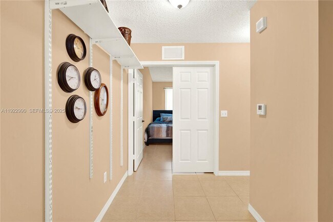 Building Photo - 2239 SE 23rd Ave