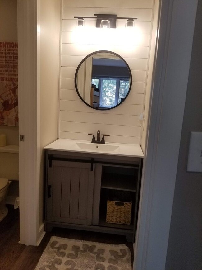 Building Photo - $1,800 - 2 Bed, 2 Bath Furnished SUMMER 6 month seasonal available 4/15