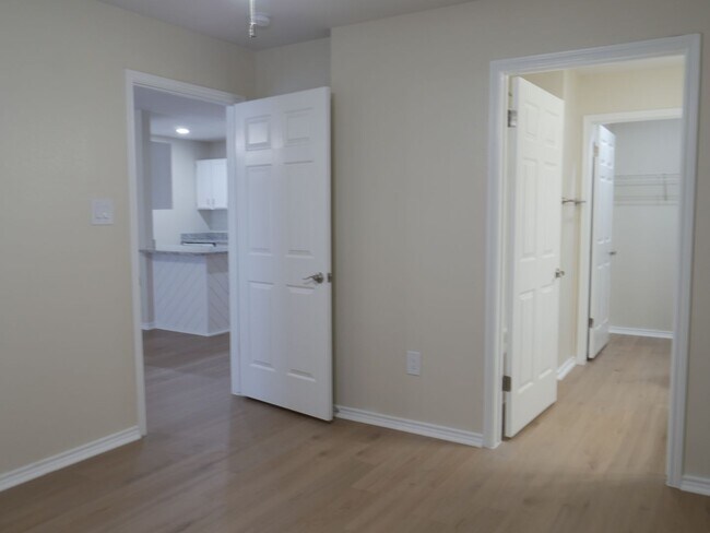 Building Photo - Solms 1 Bed | 1 Bath 670 Sq. Ft.