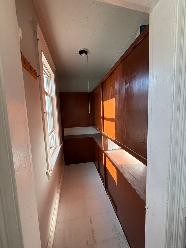 Building Photo - 352 French St