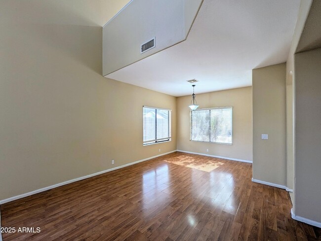 Building Photo - 8861 W Paradise Dr