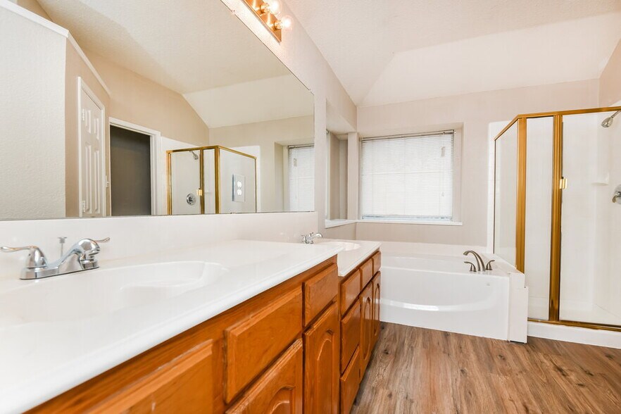 Building Photo - 744 Teresa Dr